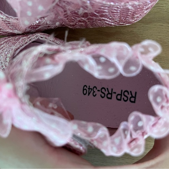 Pink glitter baby shoes•••Flats with Maryjane strap & lace ribbon detail,  NWOT - Picture 4 of 6